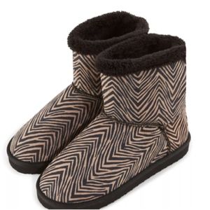 NWOB Vera Bradley Zebra Print Cozy Booties M 7-8